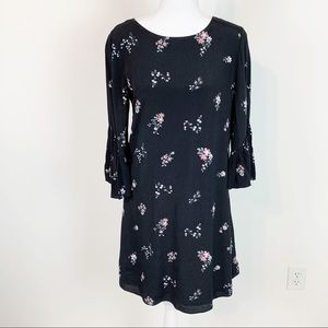 Vince Camuto floral shift dress bell sleeves XS